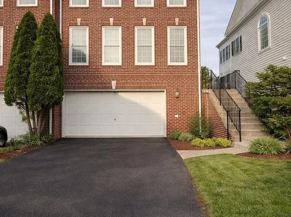 42716 Rolling Rock Sq, Chantilly, VA 20152