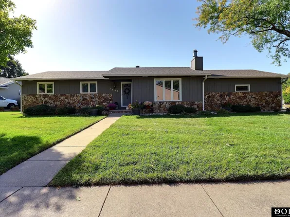 1141 Nelson Ln, Fremont, NE 68025