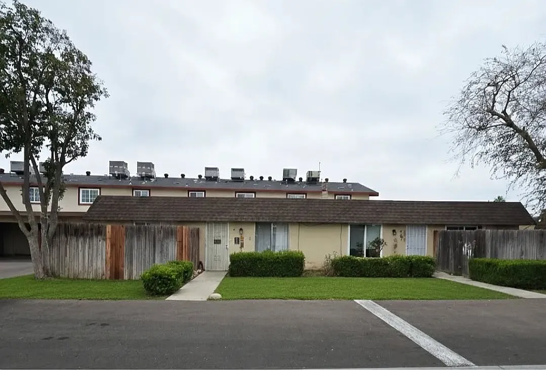 2 bed, 700 sqft, $1,295 — Photo 1