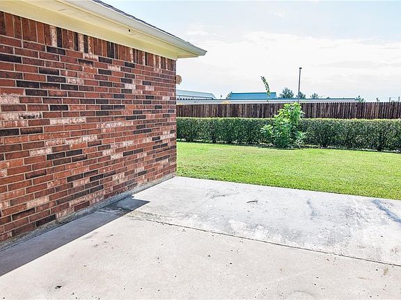 4th image of 602 White Swan Dr