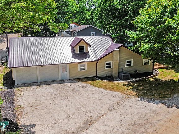 3rd image of 3562 Woods Dr NE