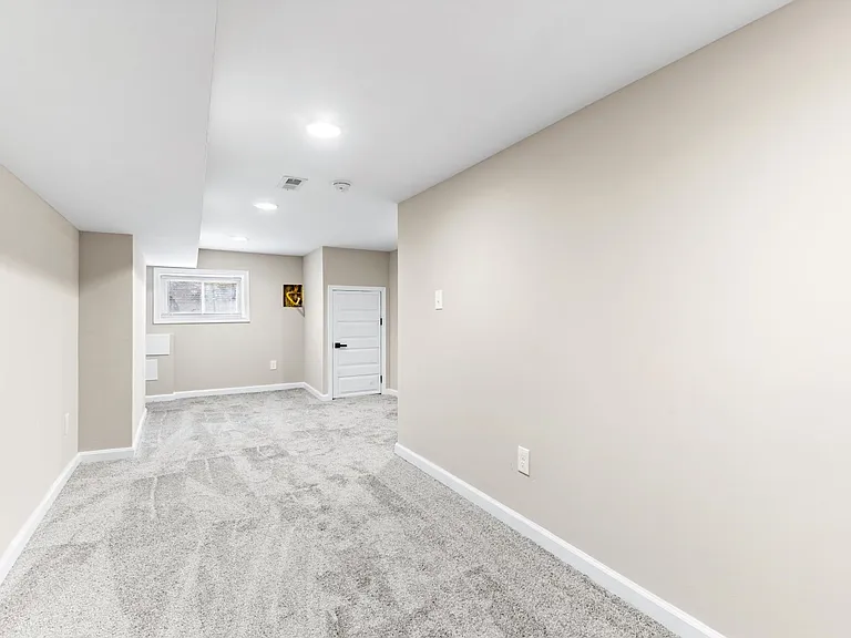233 N Rose St — Photo 31