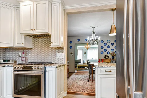 Sold by Trademarko Realty Inc | media 5