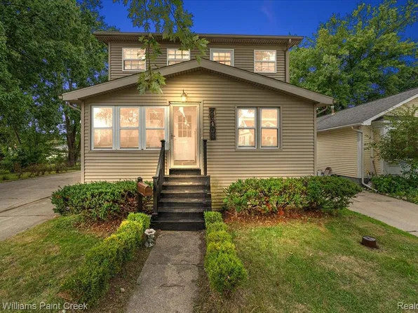 23802 Elmira St, Saint Clair Shores, MI 48082