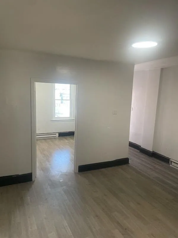 4 bed, 639 sqft, $2,000 — Photo 3