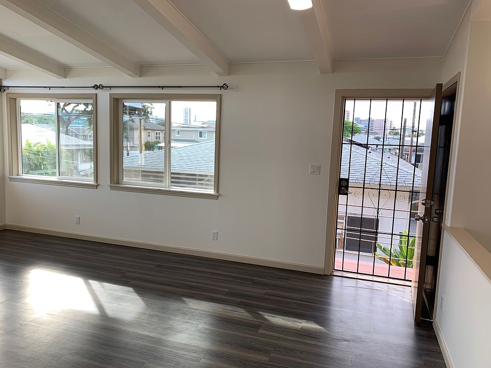 Entrance at 2nd floor.