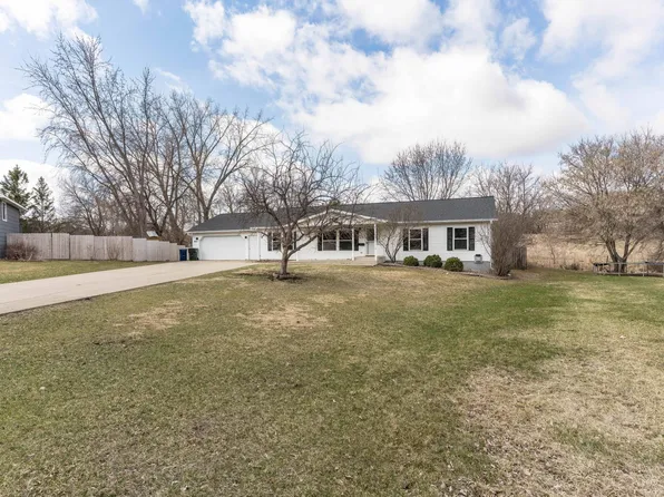 912 Meadow Hill Ln, Fergus Falls, MN 56537