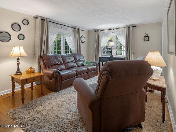4th image of 6 Williams Court