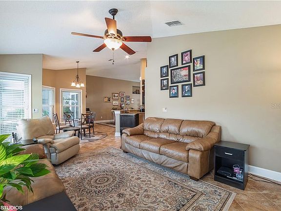 4th image of 12832 Lakebrook Dr