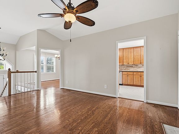 3rd image of 1049 Fitzpatrick Rd