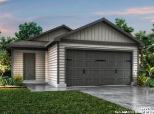 102 Sutton Pl, Uvalde, TX 78801