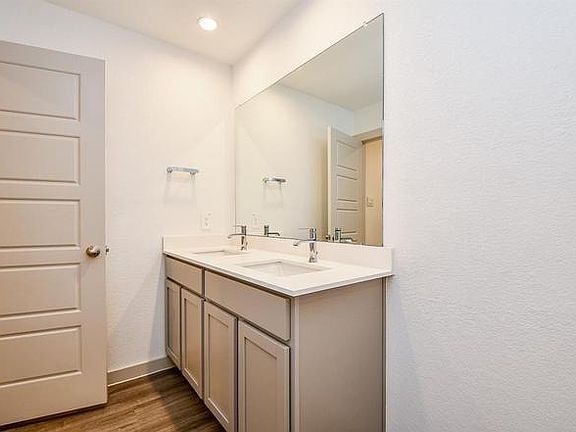 5th image of 7823 Elm Birch Ln