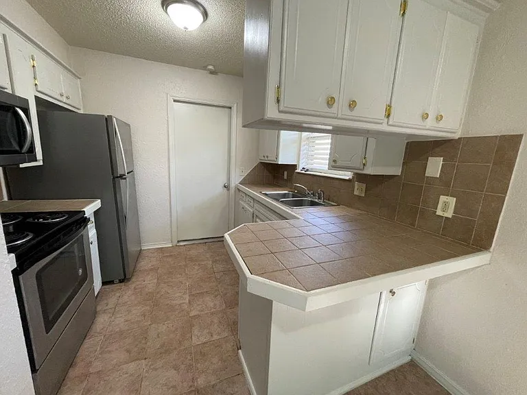 5104 Creekwood Ter — Photo 3