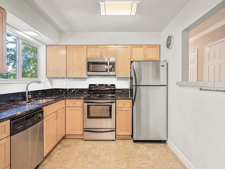 1015 SW Bertha Blvd #5 — Photo 9
