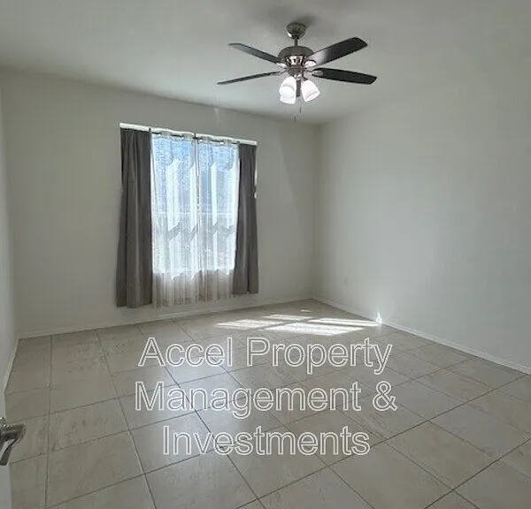 2325 N Peking St — Photo 7