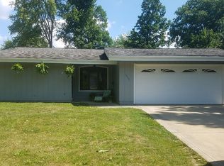 26890 Locust Dr, Olmsted Falls, OH 44138
