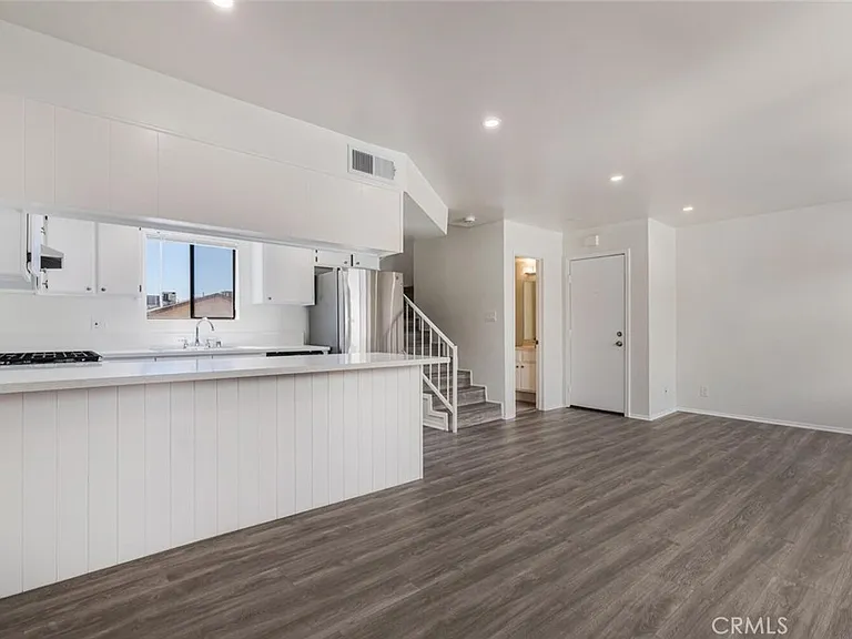 1129 Linden Ave #3 — Photo 3