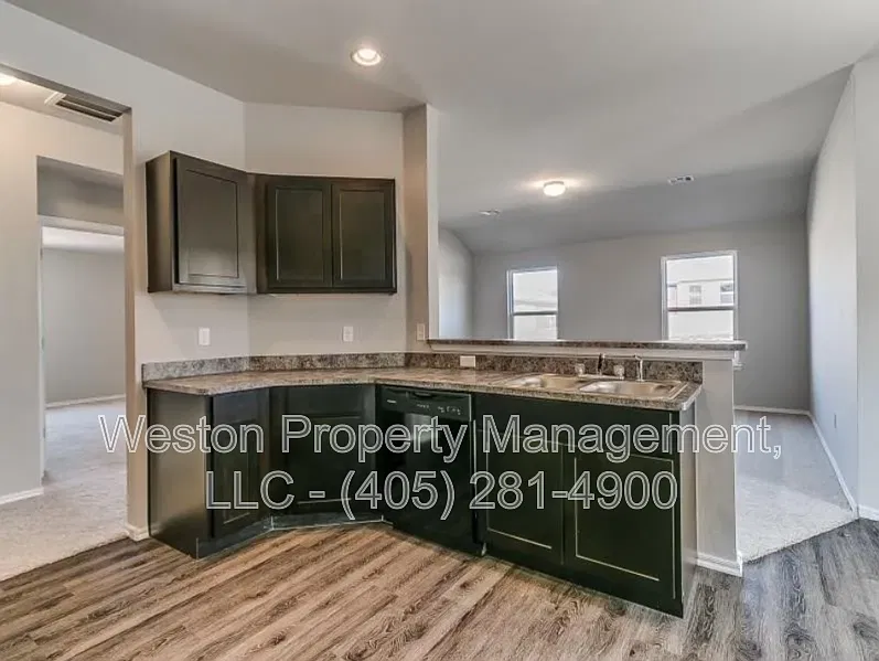3 bed, 2.0 bath, 1420 sqft, $1,550 — Photo 2