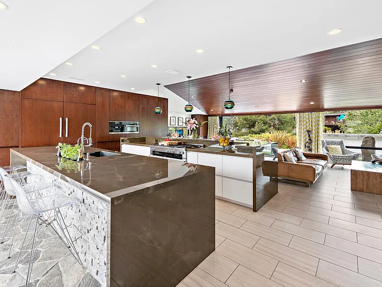 607 Rockford Rd — Photo 3