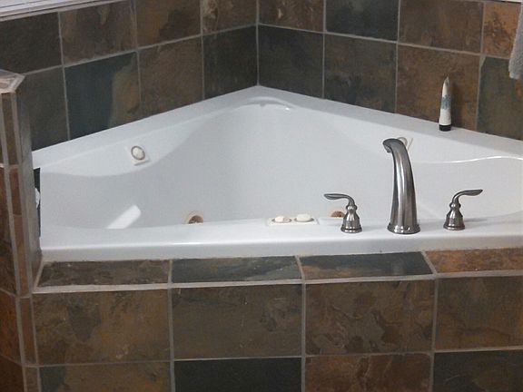 Master Bath Jetted Tub