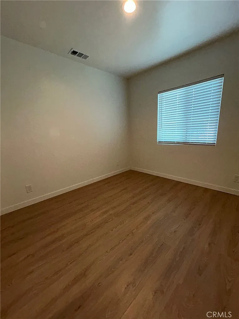 3 bed, 1000 sqft, $3,800 — Photo 3