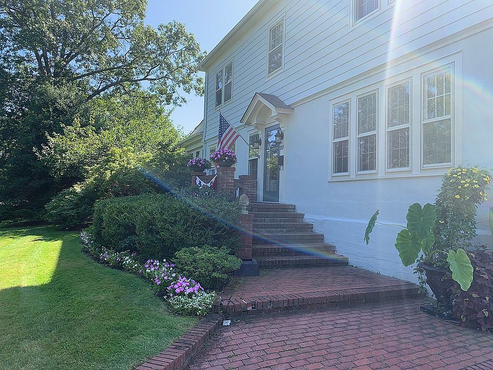 1st image of 285 Lakeview Ave W
