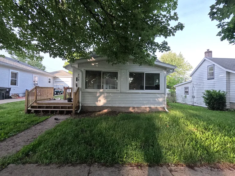738 S 28th St — Photo 1