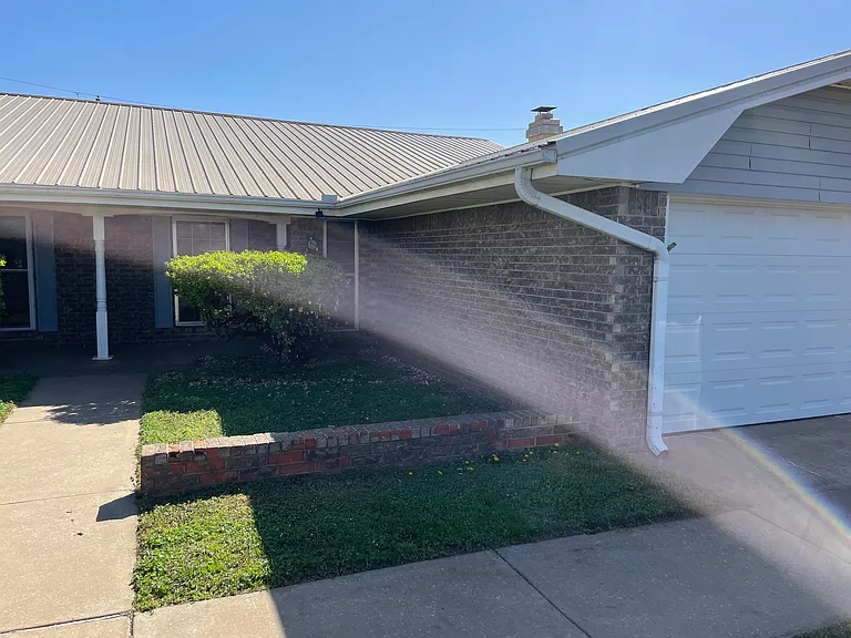 720 E Redbud Ct — Photo 4