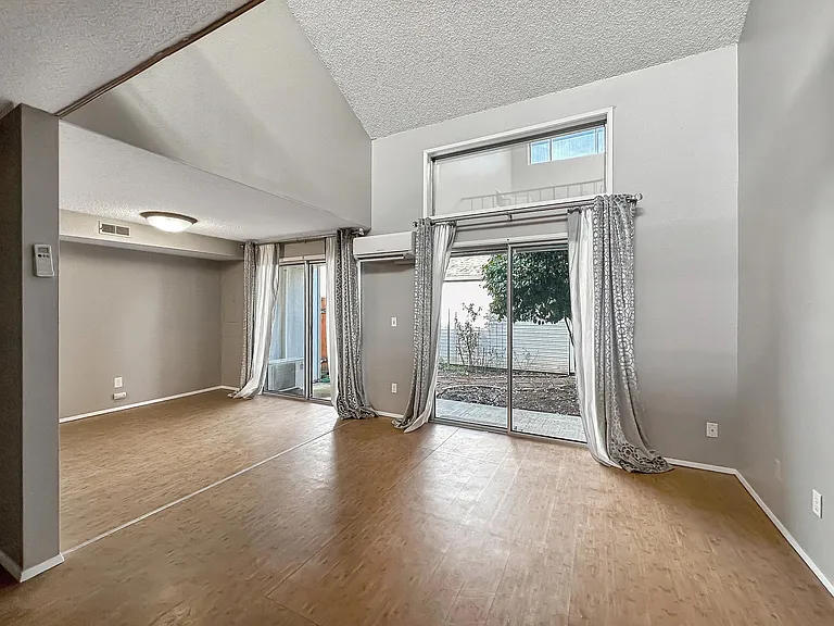 405 NE 85th St — Photo 25