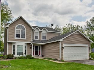 18184 W Banbury Dr, Gurnee, IL 60031