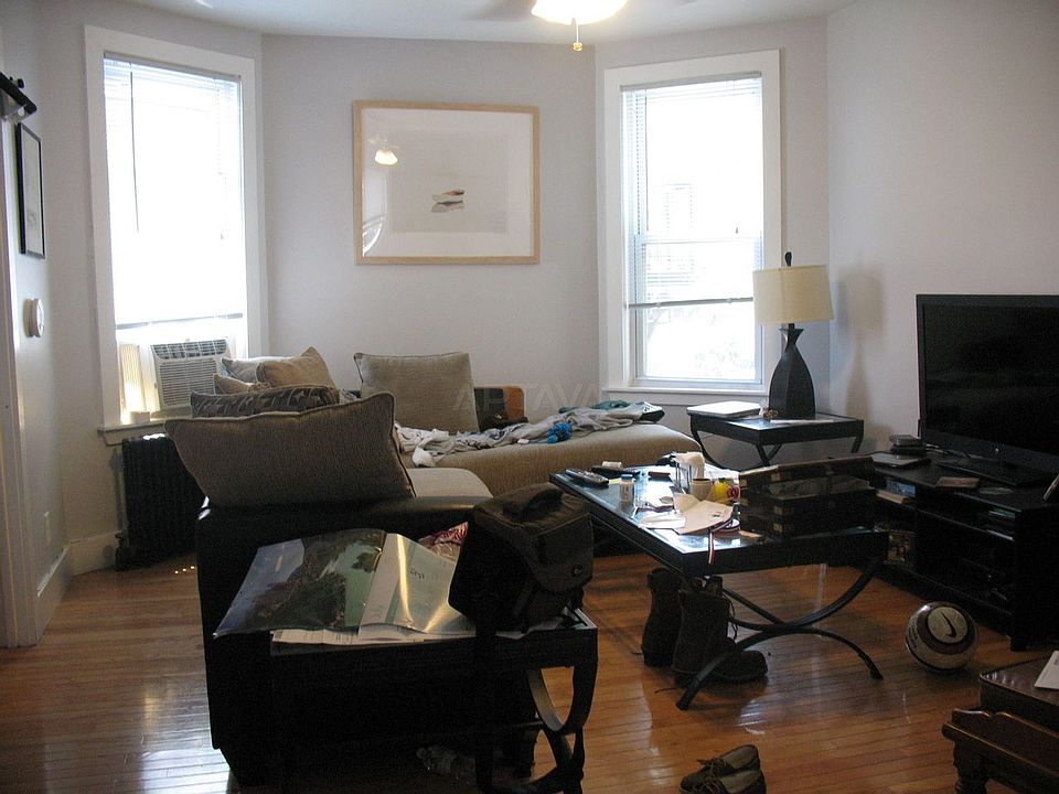 1st image of 26 Ellington Rd #2