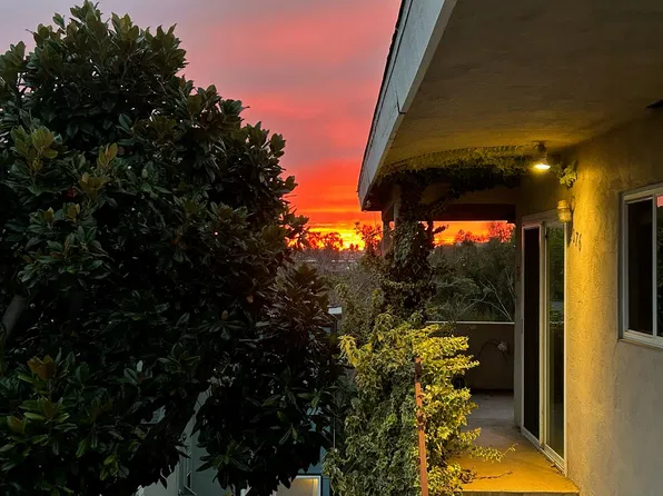 2 Bedroom-1 Bathroom Single Story Apartment on 2nd floor in Hillcrest/Mission Hills community., 1076 Lincoln Ave, San Diego, CA 92103