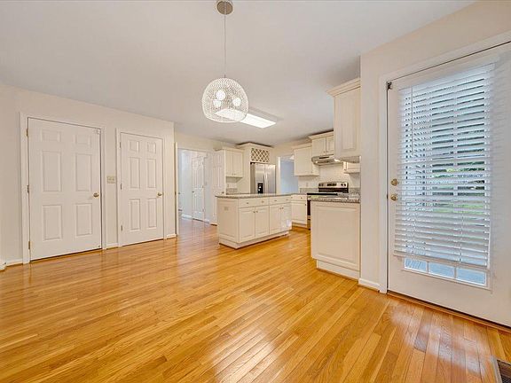 4th image of 5232 Meadow Creek Dr