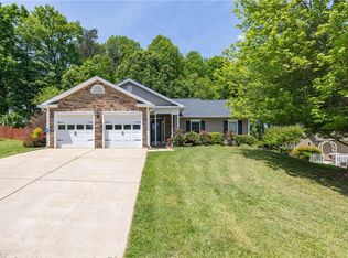 3 Willow Ridge Ct, Summerfield, NC 27358