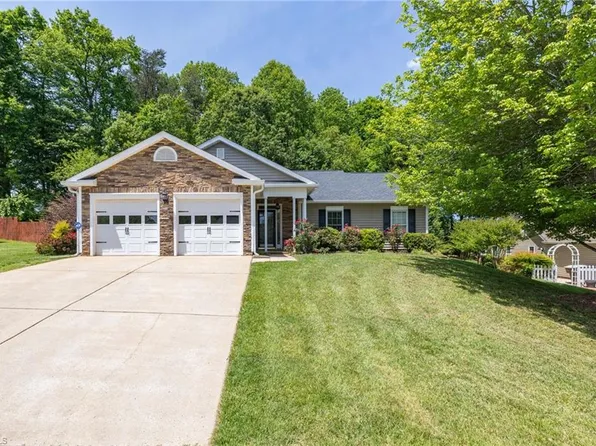 3 Willow Ridge Ct, Summerfield, NC 27358