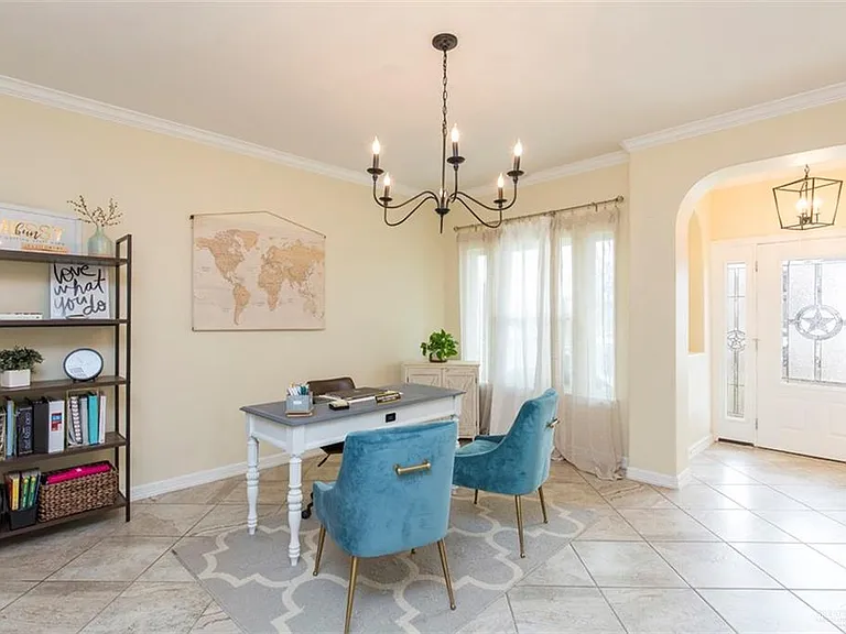 2107 W Mimosa Dr — Photo 2