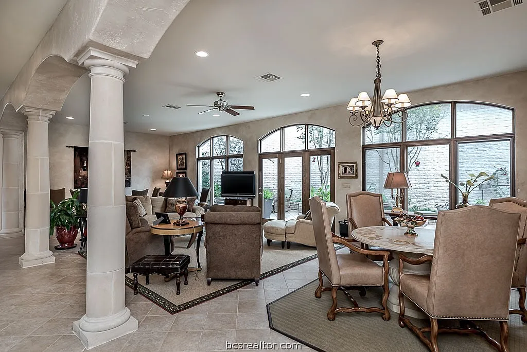 3 bed, 3.5 bath, 4319 sqft, $3,800 — Photo 3