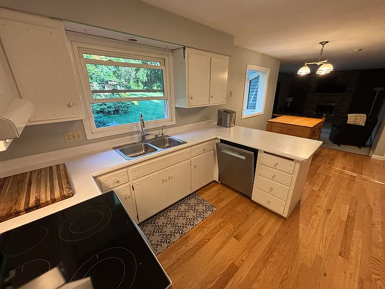 Devonshire Ln — Photo 8