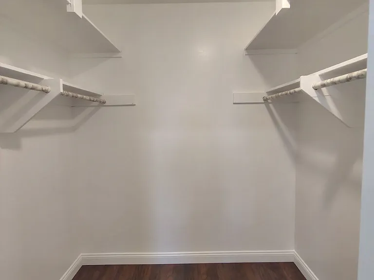 4800 Williamsburg Ln — Photo 6