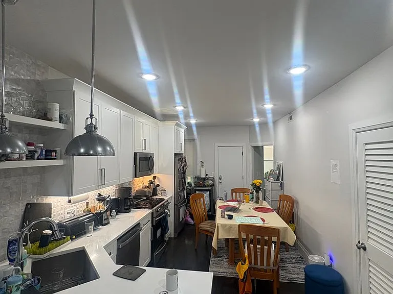 13 Strathmore Rd #5 — Photo 3