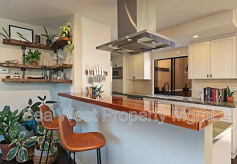 1680 N Coast Highway 101 #3 — Photo 7