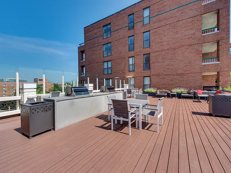 Evanston Place — Photo 15