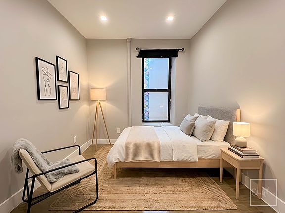 3rd image of 411 E 118th St APT 8