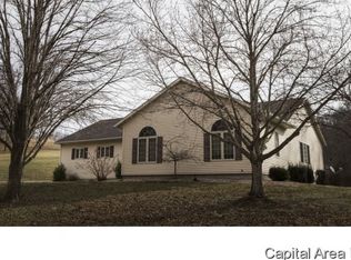 27640 240th St, Barry, IL 62312