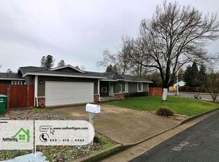 705 Country Oak Dr, Redding, CA 96003