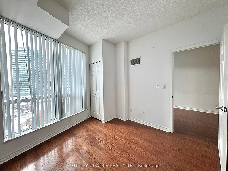 18 Holmes Ave #806 — Photo 7
