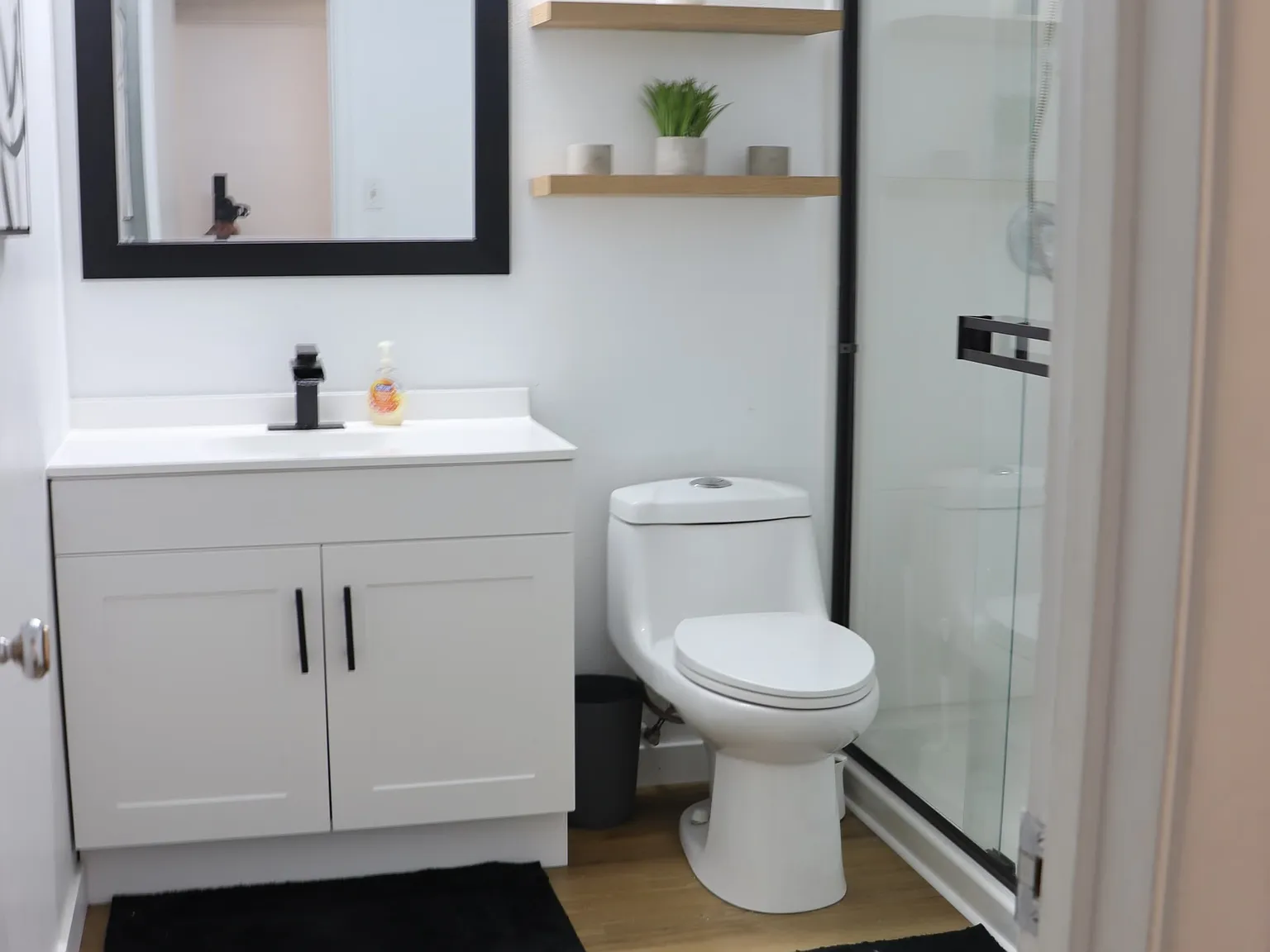 1054 E Loma Vista Dr — Photo 2