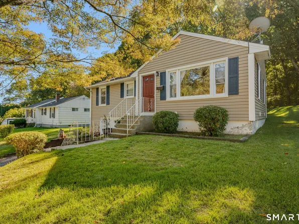 15 Linda Avenue, Montville, CT 06382