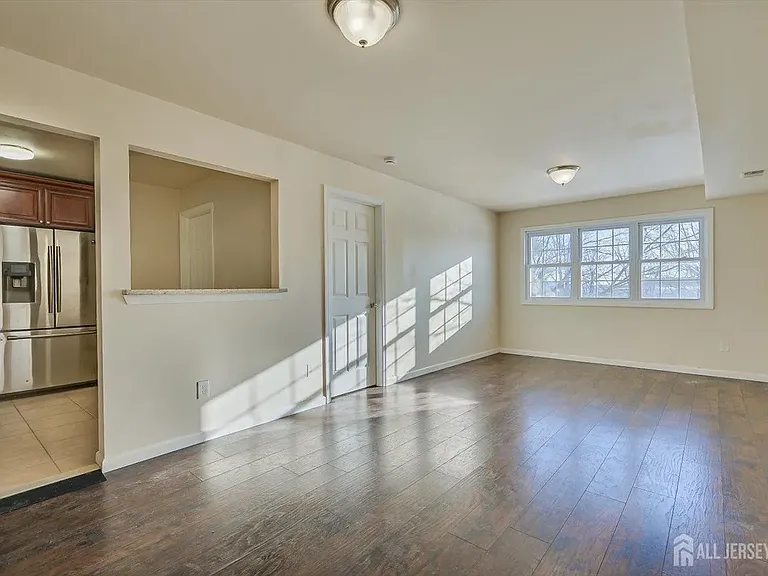 342 College Dr — Photo 1