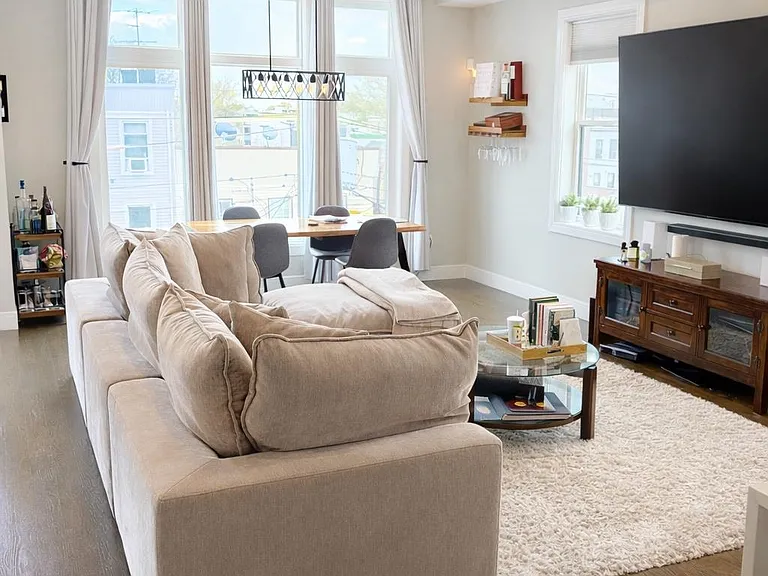 192 Congress St #2 — Photo 2